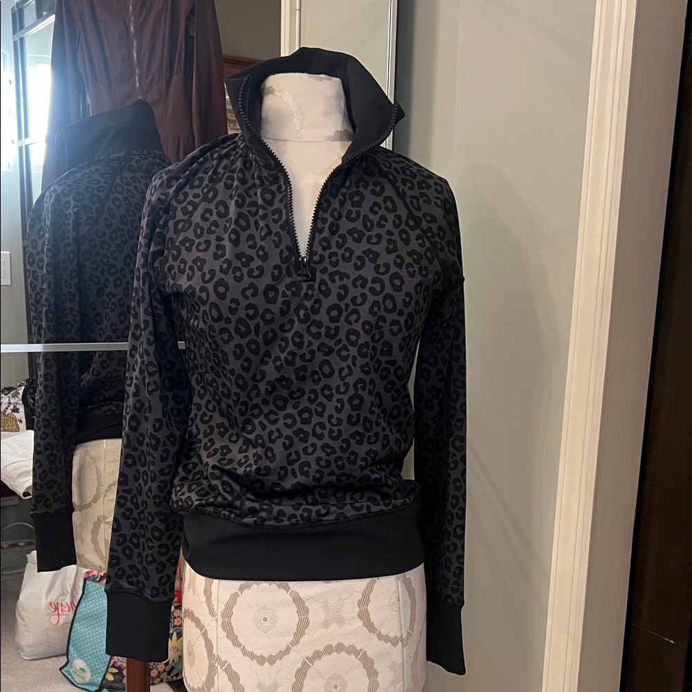 Aqua‎ Womens 1/2 Zip Animal Print athletic pullover sweatshirt